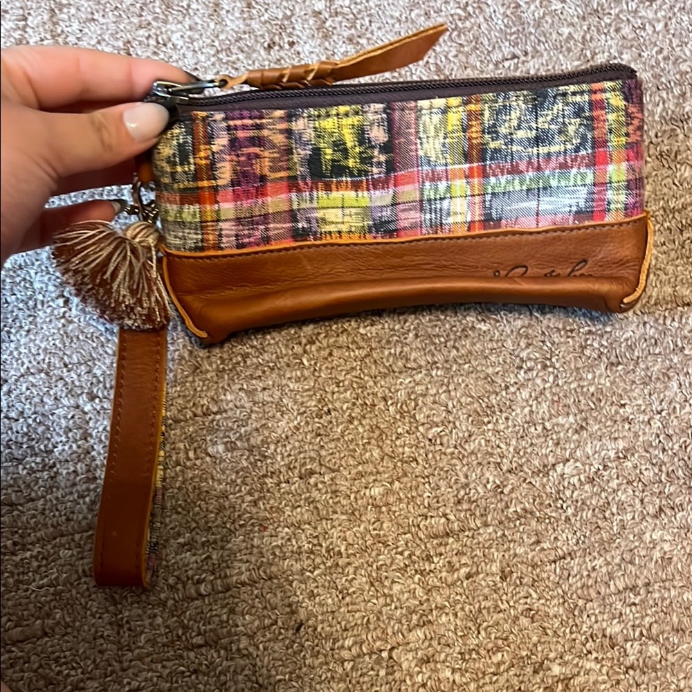 Nena & CO small wristlet